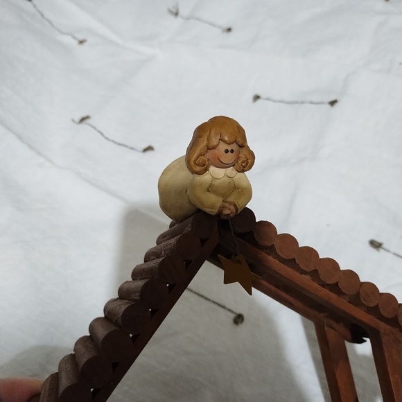 Suzi Skoglund Nativity Set 1994 - Picture 15 of 16